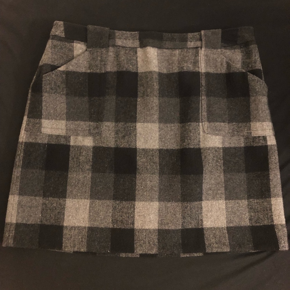 ⬇️ Liz Claiborne business casual plaid skirt